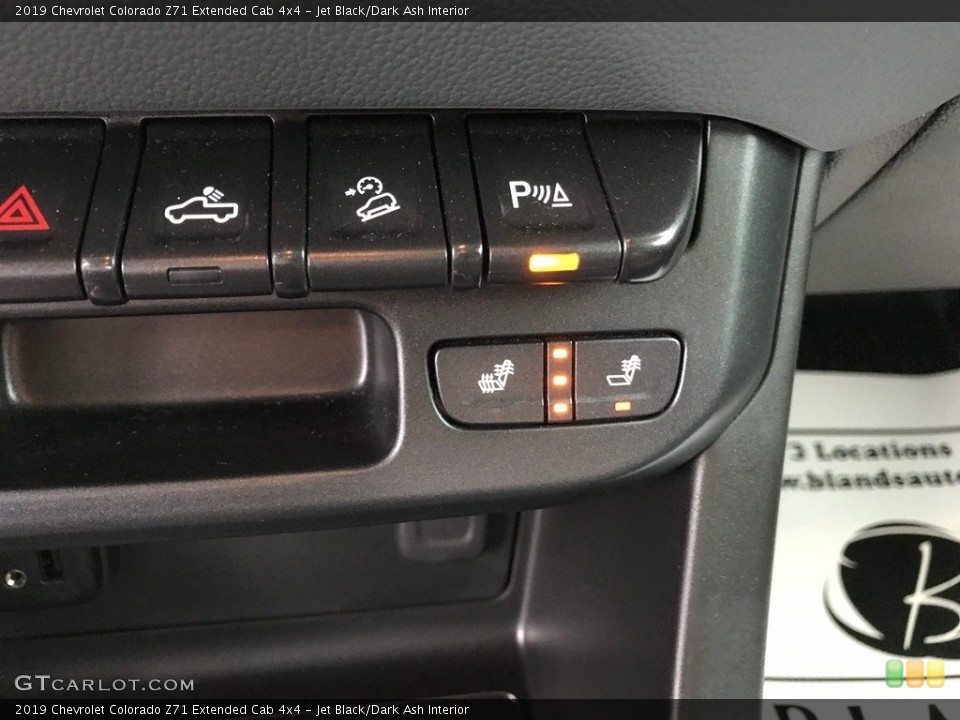 Jet Black/Dark Ash Interior Controls for the 2019 Chevrolet Colorado Z71 Extended Cab 4x4 #139434177