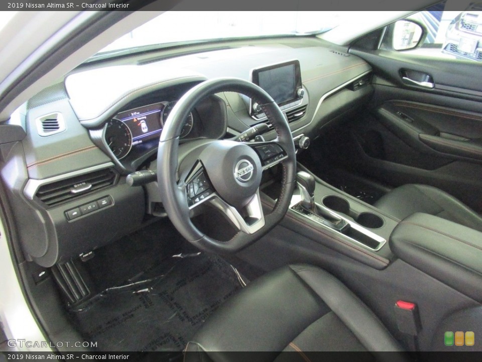 Charcoal Interior Photo for the 2019 Nissan Altima SR #139481882