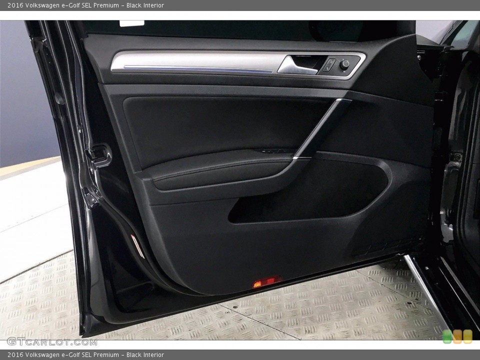 Black Interior Door Panel for the 2016 Volkswagen e-Golf SEL Premium #139501333