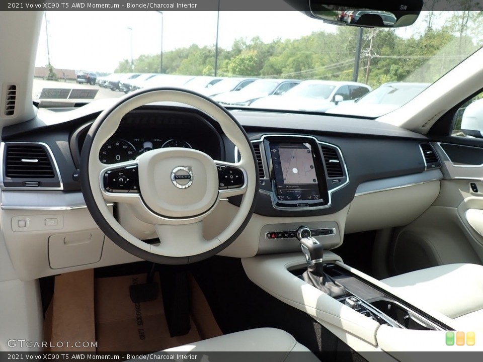 Blonde/Charcoal Interior Dashboard for the 2021 Volvo XC90 T5 AWD Momentum #139561544