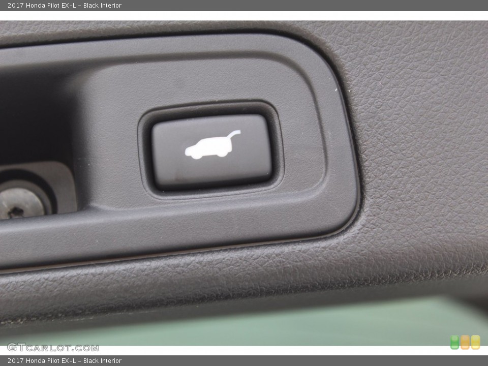 Black Interior Controls for the 2017 Honda Pilot EX-L #139589318