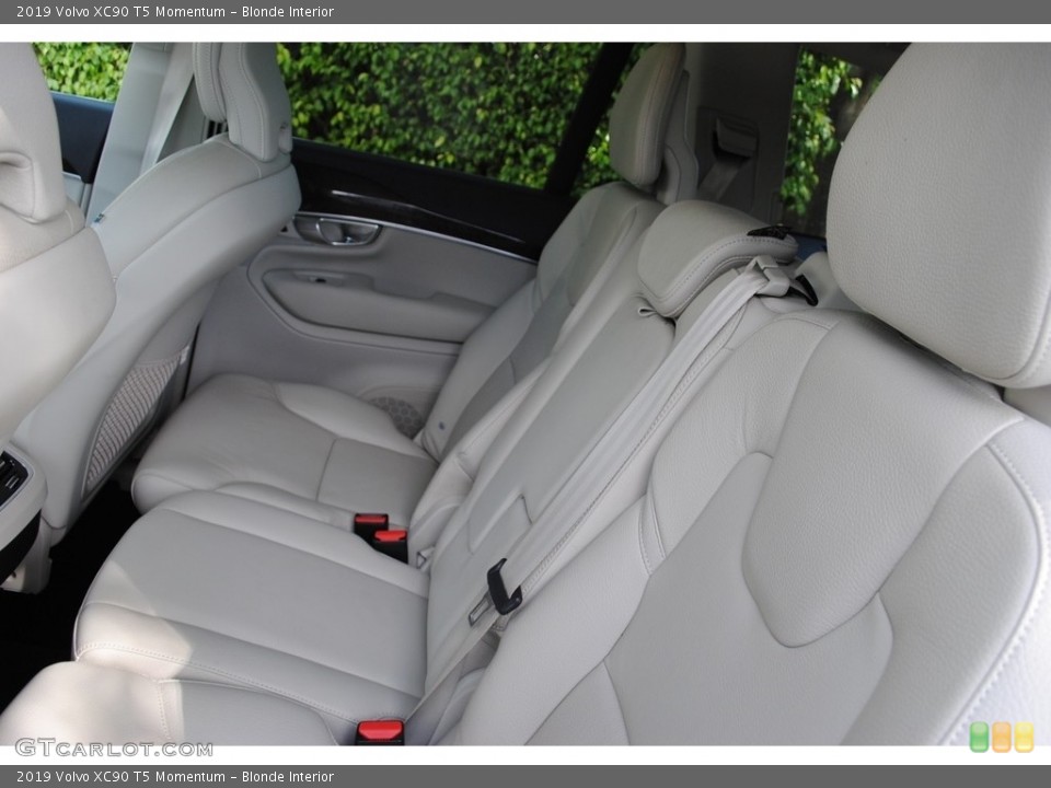 Blonde Interior Rear Seat for the 2019 Volvo XC90 T5 Momentum #139663330