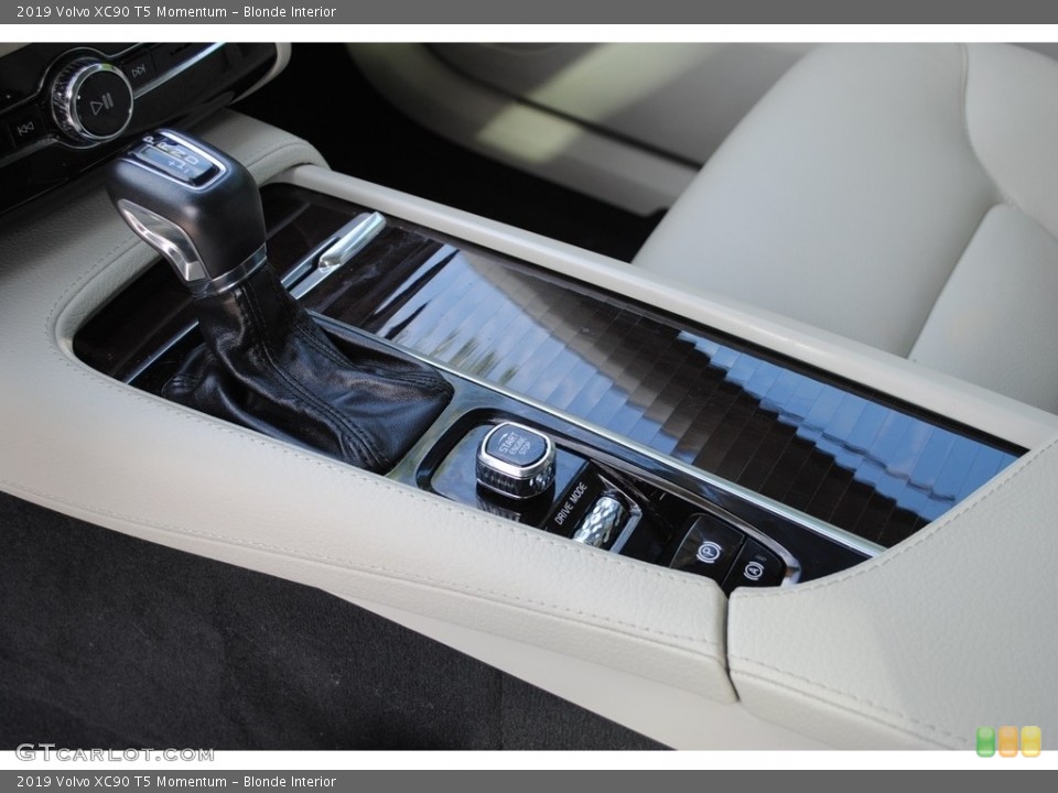 Blonde Interior Transmission for the 2019 Volvo XC90 T5 Momentum #139663375
