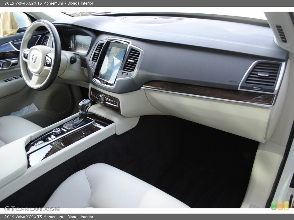 Blonde Interior Dashboard for the 2019 Volvo XC90 T5 Momentum #139663456