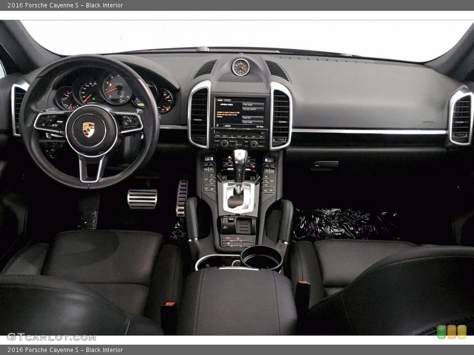 Black Interior Photo for the 2016 Porsche Cayenne S #139663912