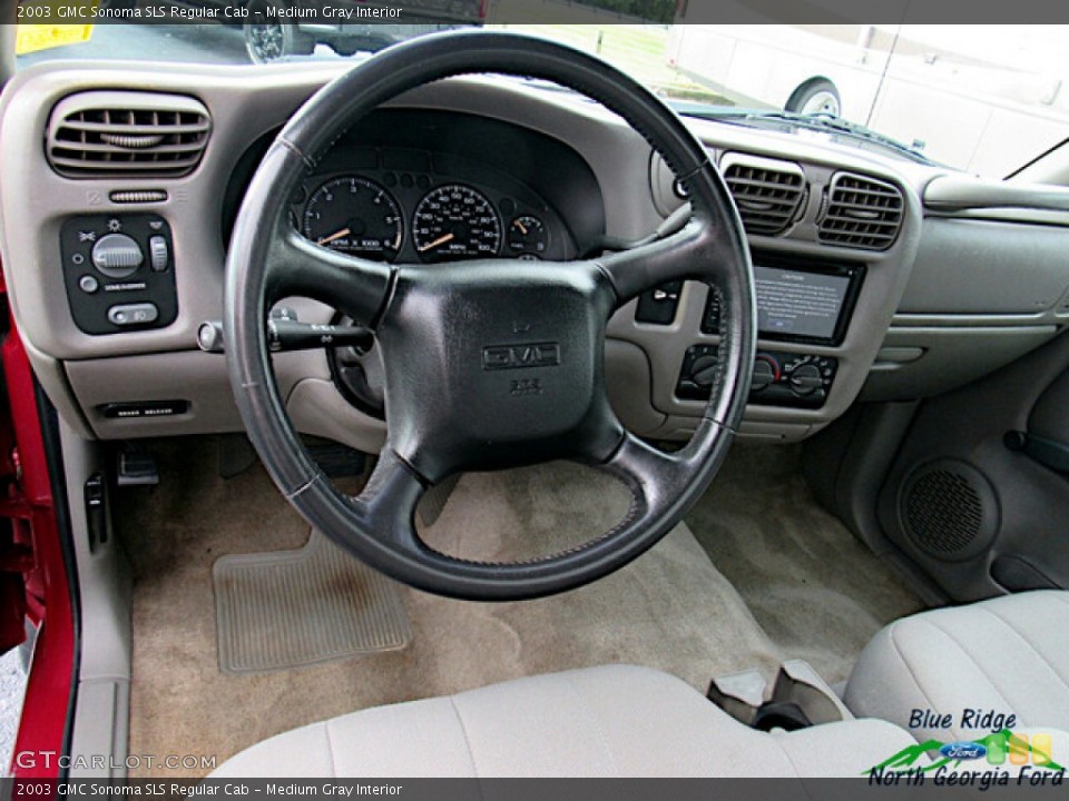 Medium Gray Interior Dashboard for the 2003 GMC Sonoma SLS Regular Cab #139712515