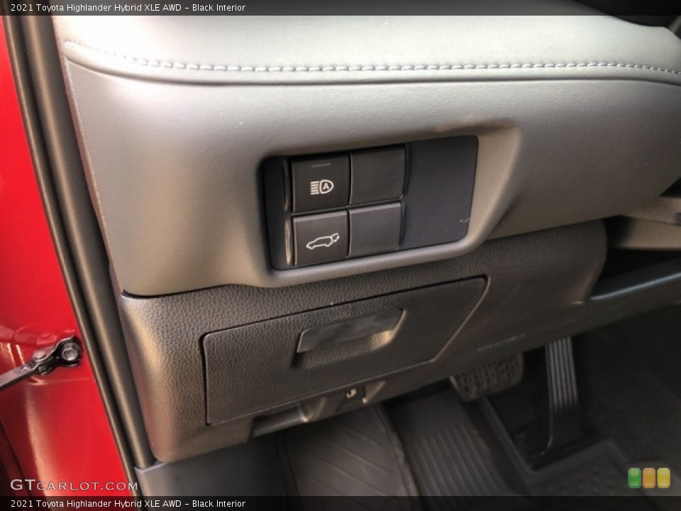 Black Interior Controls for the 2021 Toyota Highlander Hybrid XLE AWD #139735128
