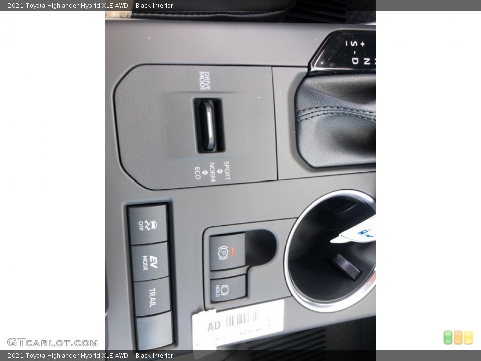 Black Interior Controls for the 2021 Toyota Highlander Hybrid XLE AWD #139735283