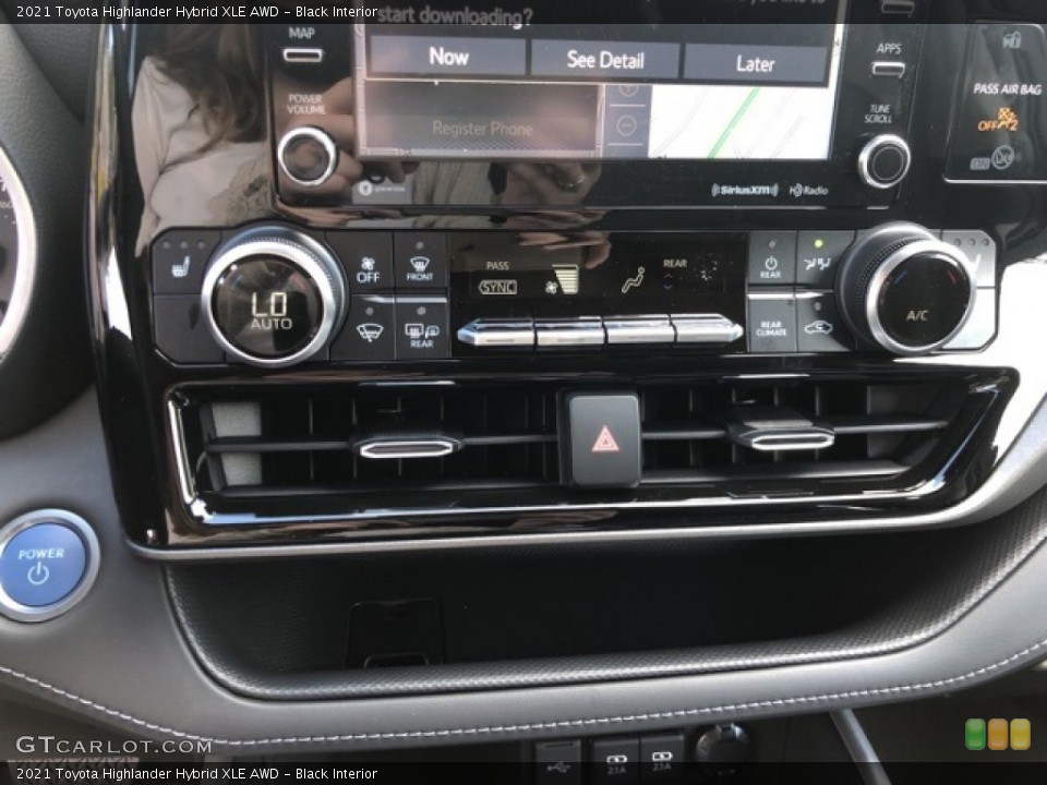Black Interior Controls for the 2021 Toyota Highlander Hybrid XLE AWD #139735305