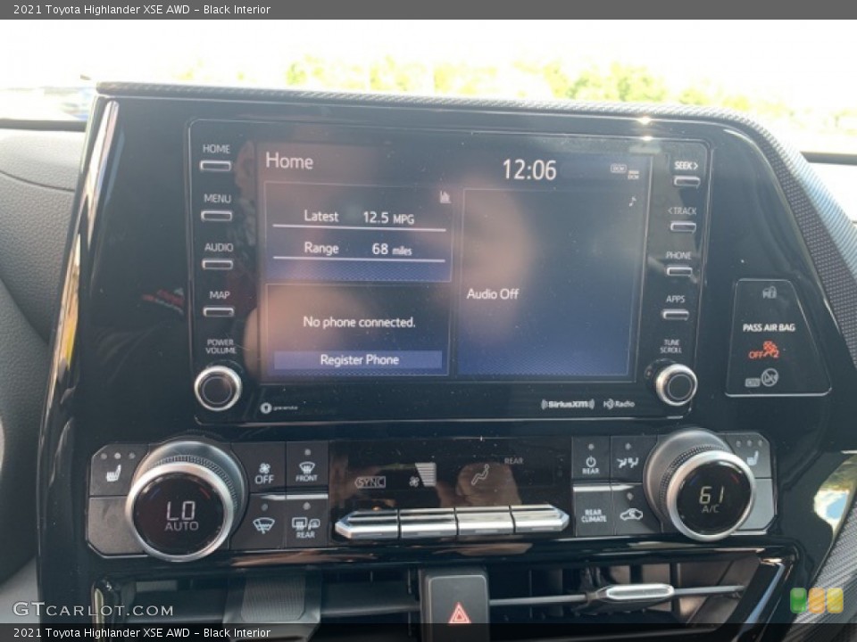 Black Interior Controls for the 2021 Toyota Highlander XSE AWD #139737117