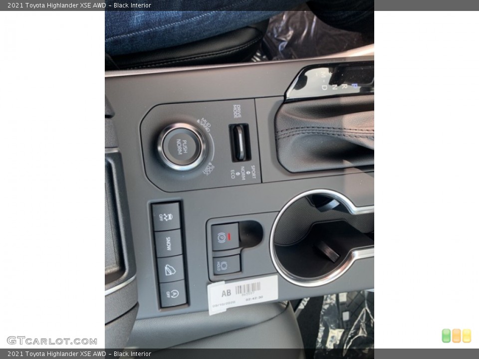 Black Interior Controls for the 2021 Toyota Highlander XSE AWD #139737135