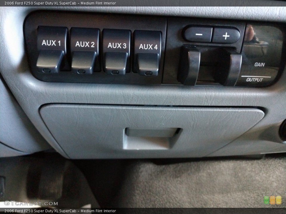 Medium Flint Interior Controls for the 2006 Ford F250 Super Duty XL SuperCab #139760293