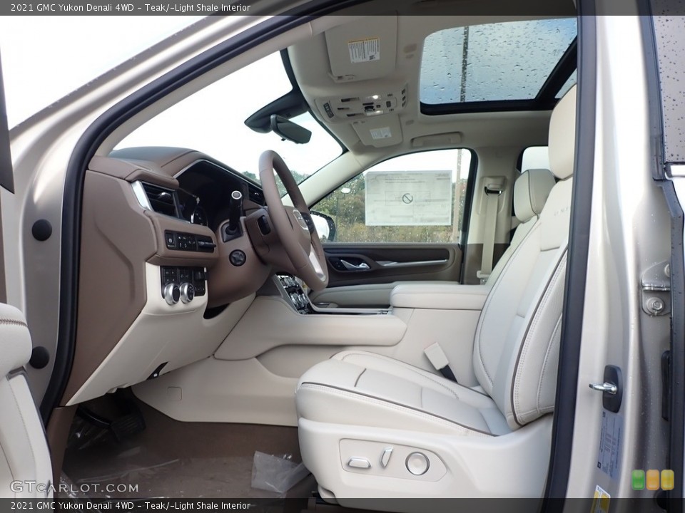 Teak/­Light Shale Interior Photo for the 2021 GMC Yukon Denali 4WD #139789396