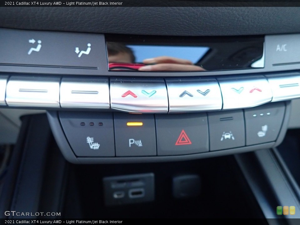 Light Platinum/Jet Black Interior Controls for the 2021 Cadillac XT4 Luxury AWD #139858463