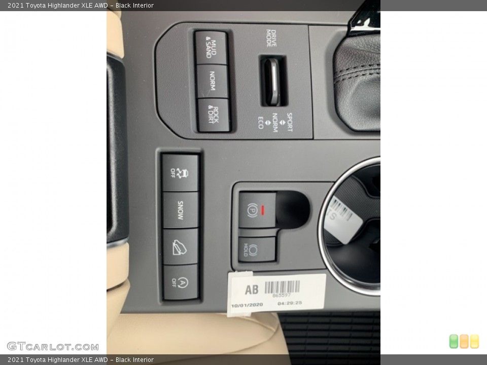 Black Interior Controls for the 2021 Toyota Highlander XLE AWD #139920051