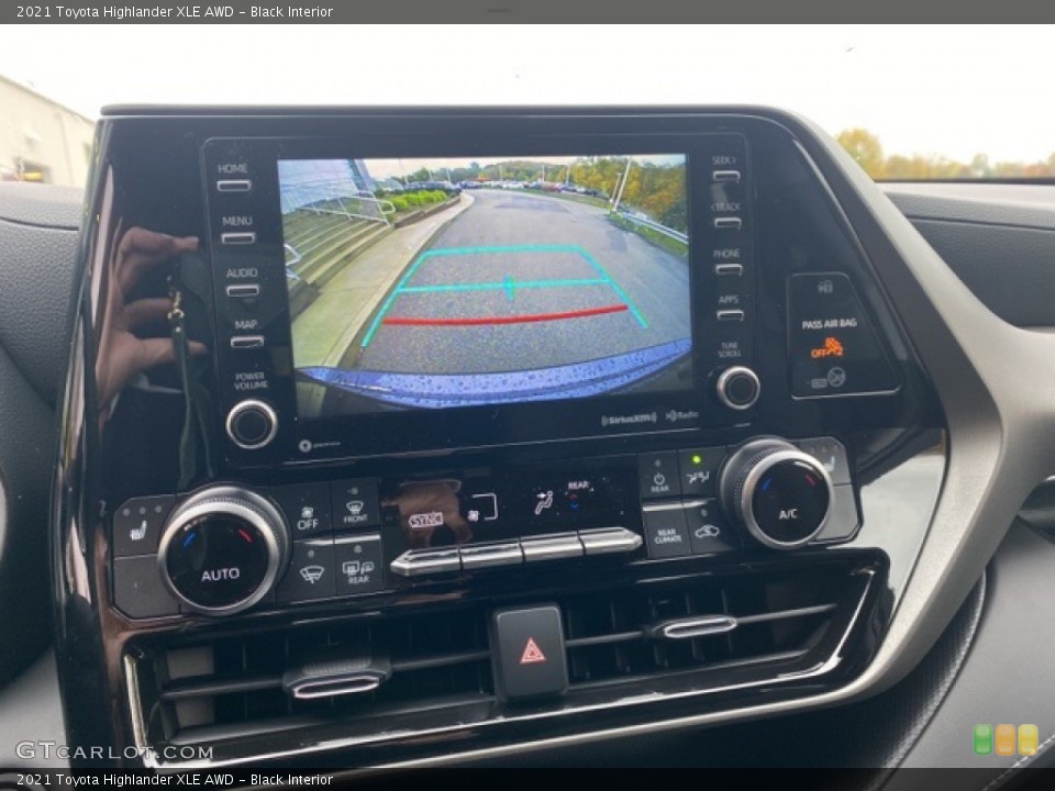 Black Interior Controls for the 2021 Toyota Highlander XLE AWD #139928686