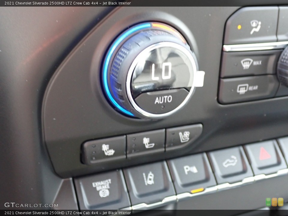 Jet Black Interior Controls for the 2021 Chevrolet Silverado 2500HD LTZ Crew Cab 4x4 #139949006