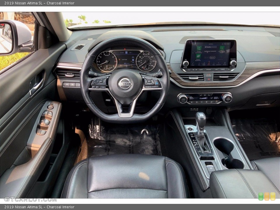 Charcoal Interior Photo for the 2019 Nissan Altima SL #139972033