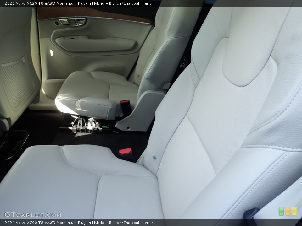Blonde/Charcoal Interior Rear Seat for the 2021 Volvo XC90 T8 eAWD Momentum Plug-in Hybrid #139977586