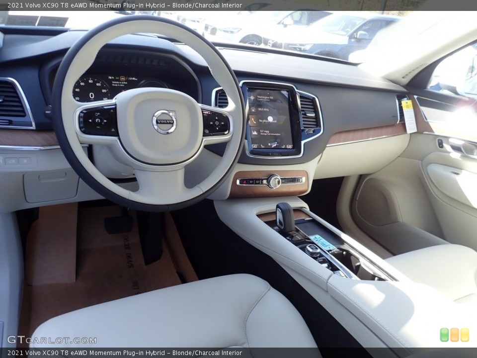 Blonde/Charcoal Interior Photo for the 2021 Volvo XC90 T8 eAWD Momentum Plug-in Hybrid #139977631