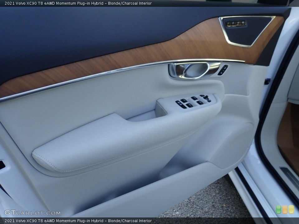 Blonde/Charcoal Interior Door Panel for the 2021 Volvo XC90 T8 eAWD Momentum Plug-in Hybrid #139977658