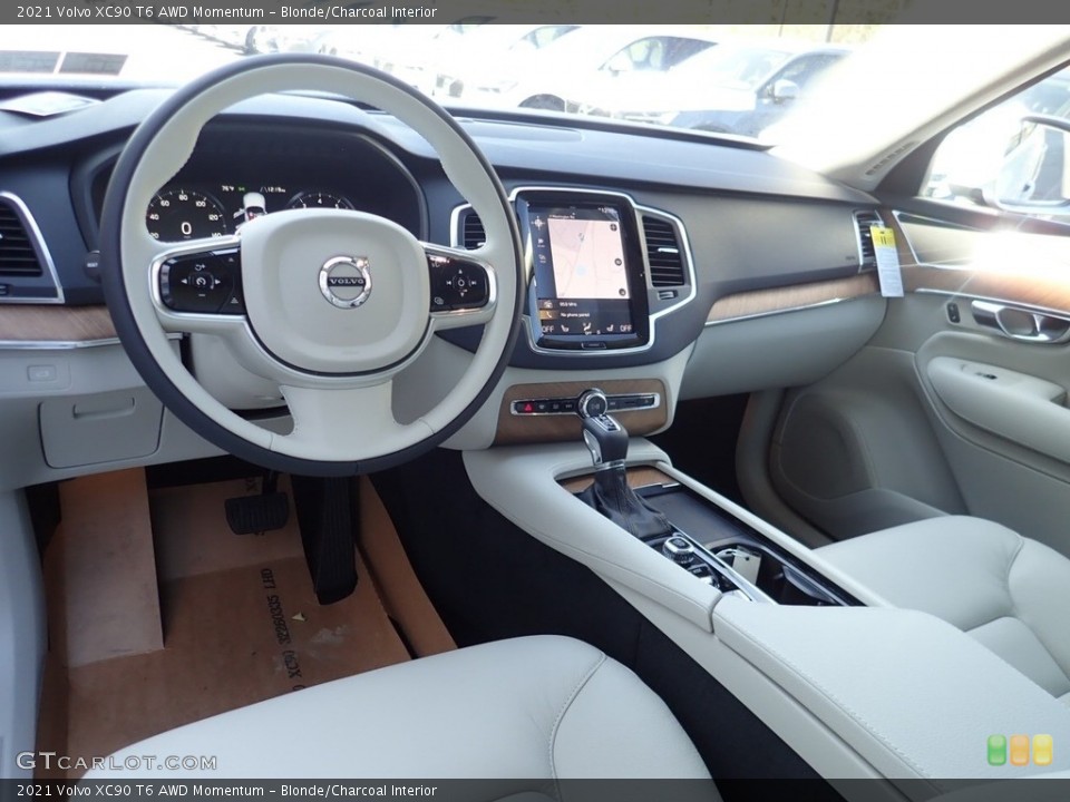Blonde/Charcoal Interior Photo for the 2021 Volvo XC90 T6 AWD Momentum #139978045