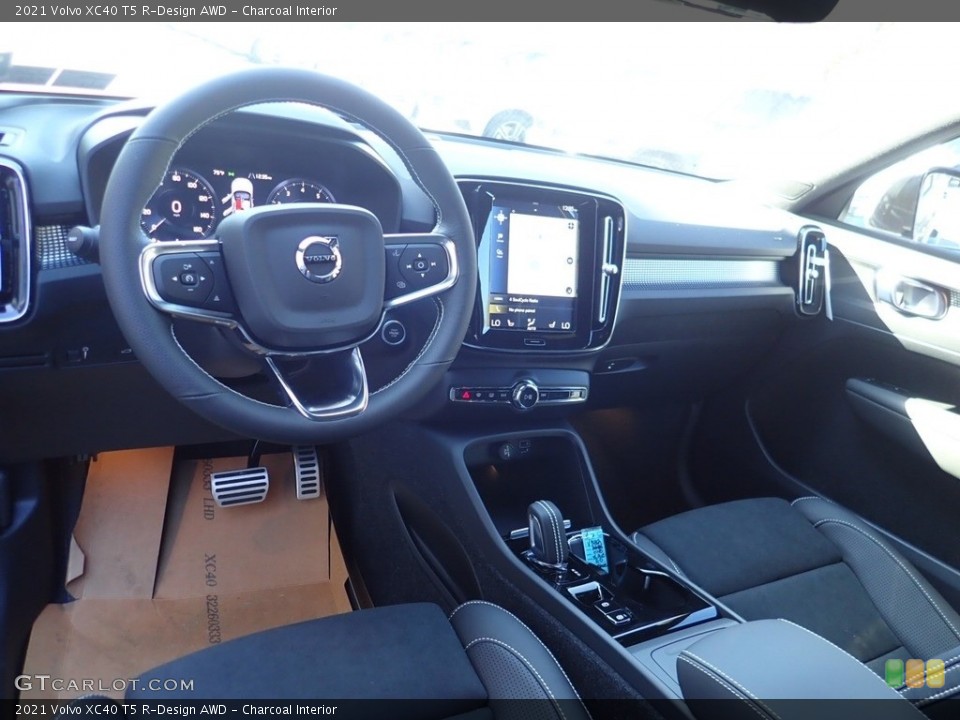 Charcoal Interior Photo for the 2021 Volvo XC40 T5 R-Design AWD #139979476