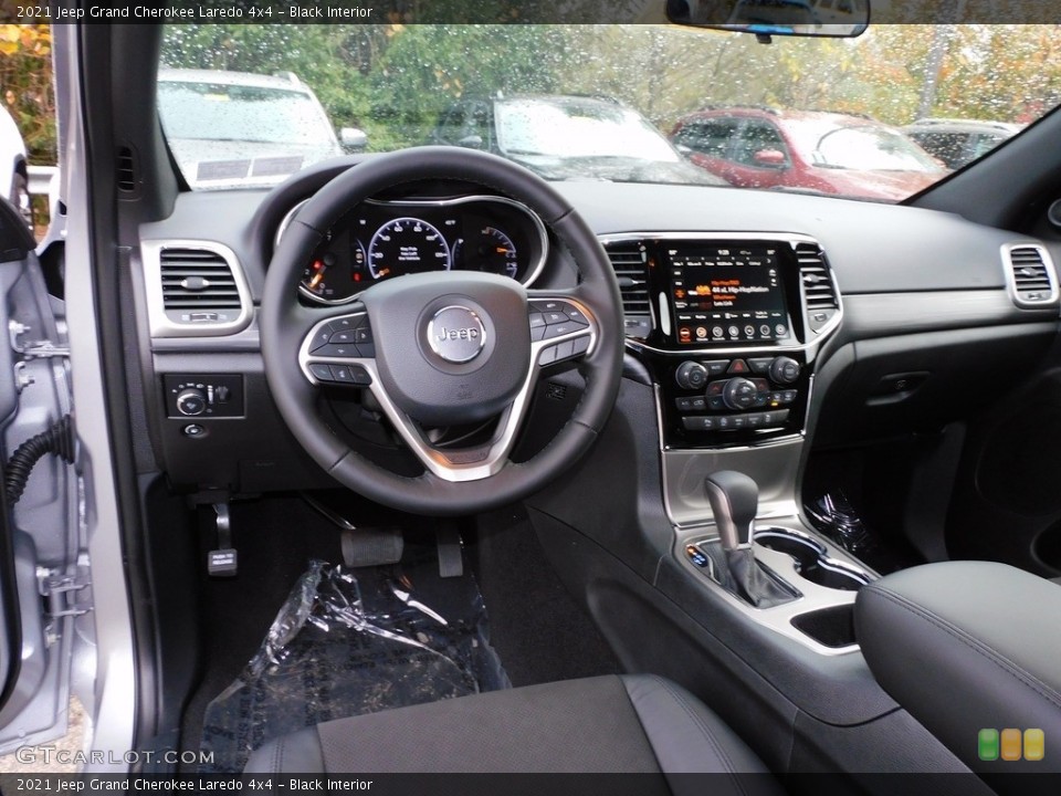 Black Interior Photo for the 2021 Jeep Grand Cherokee Laredo 4x4 #140010151