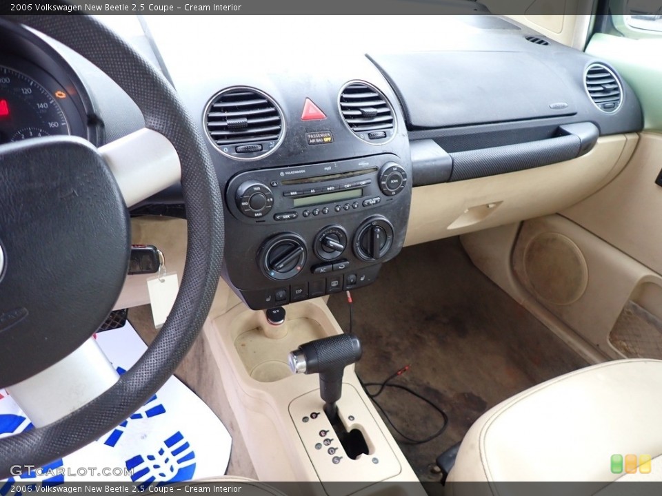 Cream Interior Transmission for the 2006 Volkswagen New Beetle 2.5 Coupe #140020610