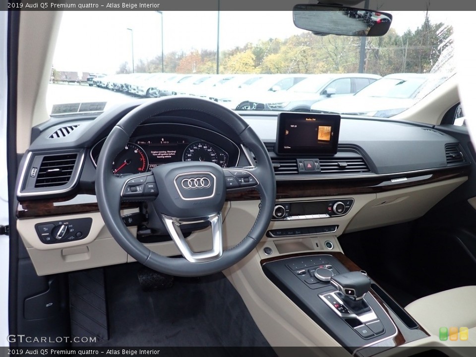 Atlas Beige Interior Dashboard for the 2019 Audi Q5 Premium quattro #140028994