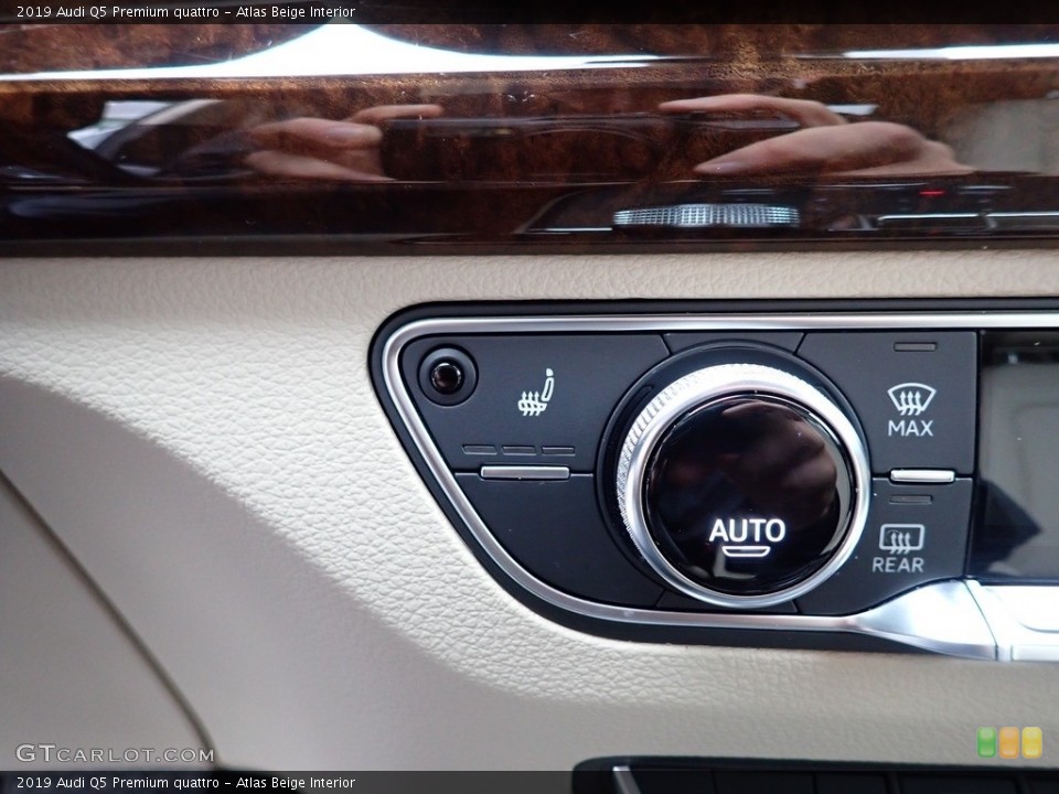 Atlas Beige Interior Controls for the 2019 Audi Q5 Premium quattro #140029141
