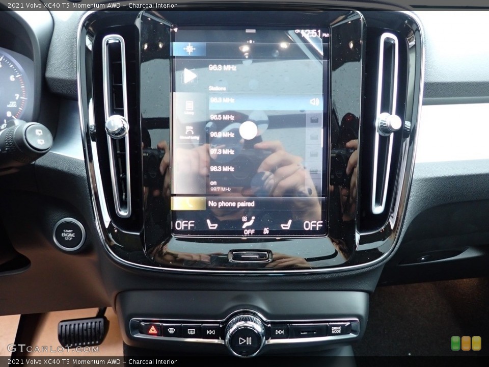 Charcoal Interior Controls for the 2021 Volvo XC40 T5 Momentum AWD #140031817