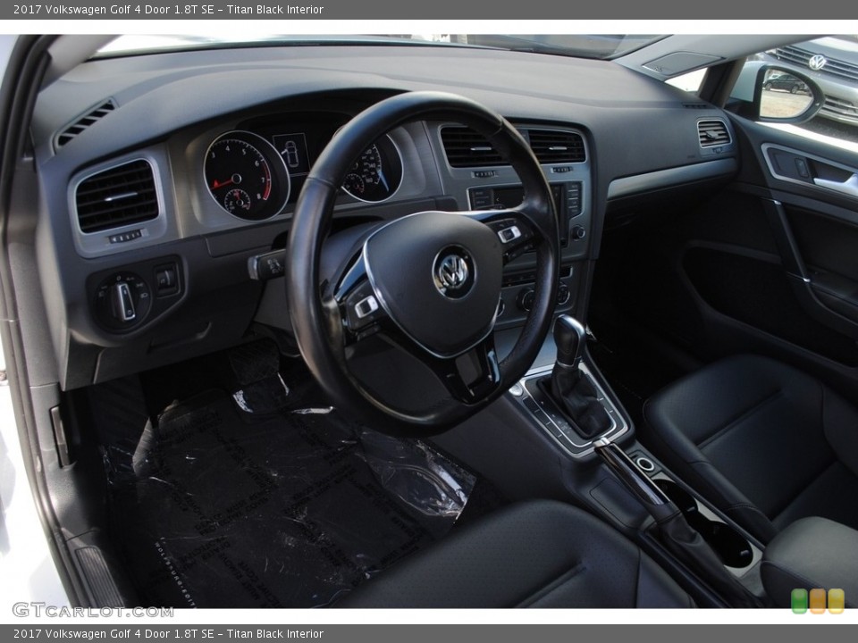 Titan Black Interior Photo for the 2017 Volkswagen Golf 4 Door 1.8T SE #140040061