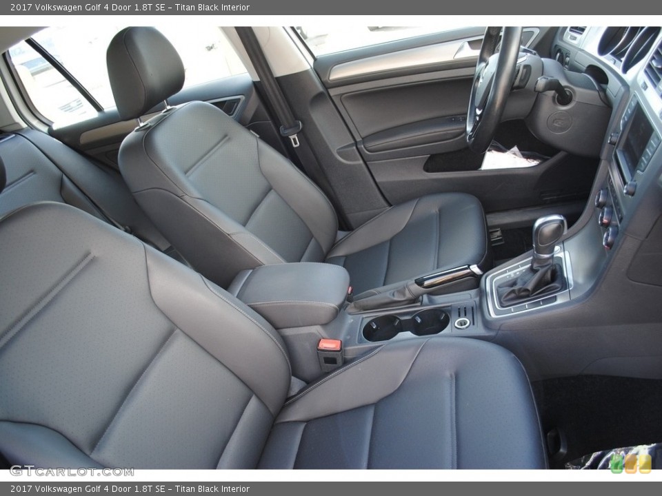 Titan Black Interior Photo for the 2017 Volkswagen Golf 4 Door 1.8T SE #140040112