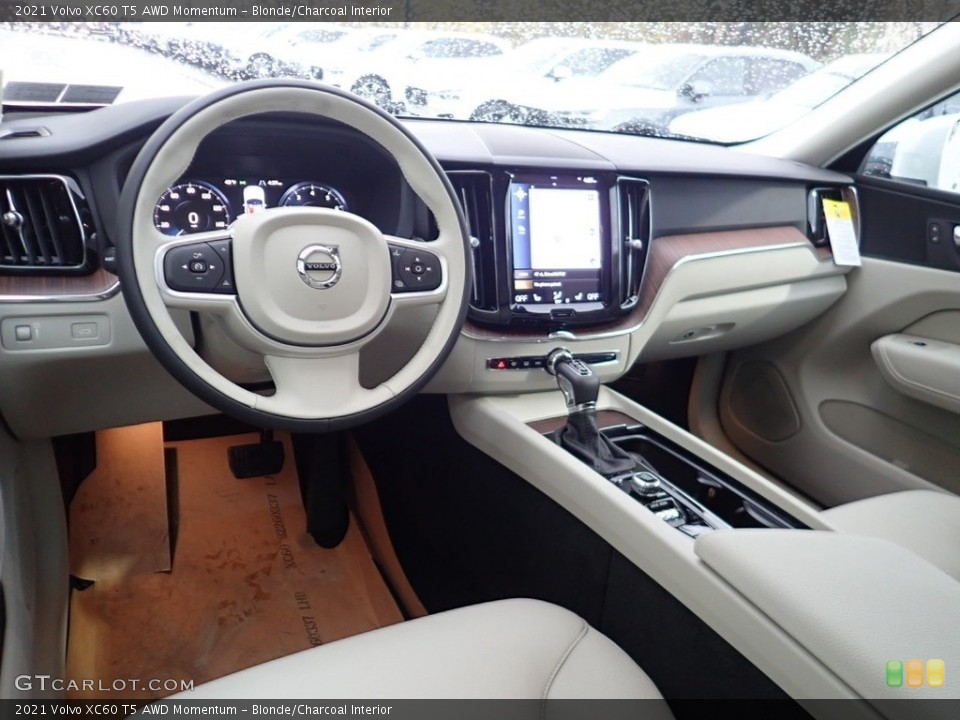 Blonde/Charcoal Interior Photo for the 2021 Volvo XC60 T5 AWD Momentum #140043990