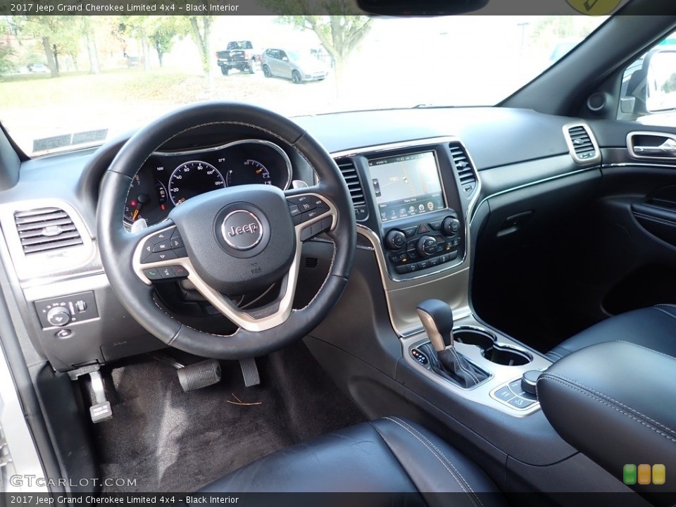 Black Interior Photo for the 2017 Jeep Grand Cherokee Limited 4x4 #140078435