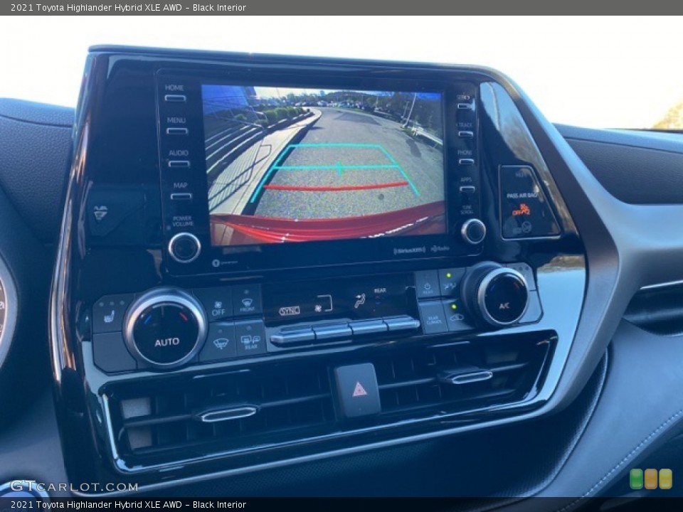 Black Interior Controls for the 2021 Toyota Highlander Hybrid XLE AWD #140087504