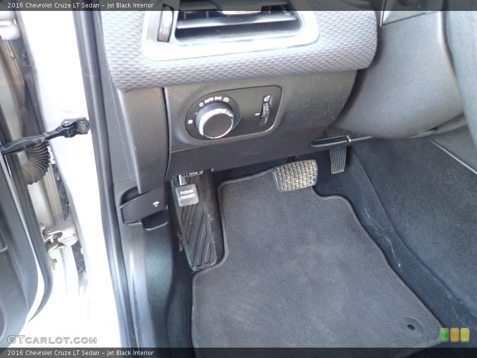 Jet Black Interior Controls for the 2016 Chevrolet Cruze LT Sedan #140093224