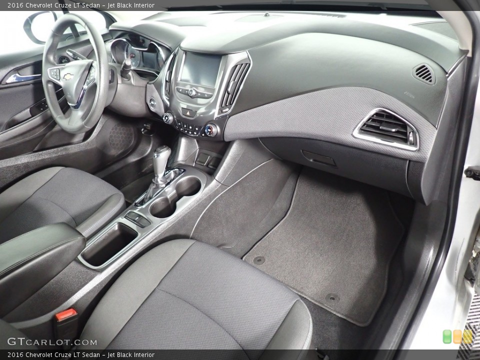 Jet Black Interior Photo for the 2016 Chevrolet Cruze LT Sedan #140093470