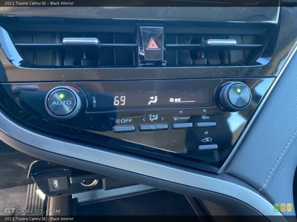 Black Interior Controls for the 2021 Toyota Camry SE #140114254