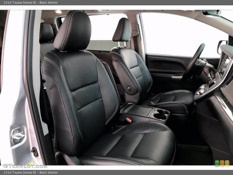 Black Interior Photo for the 2019 Toyota Sienna SE #140216022
