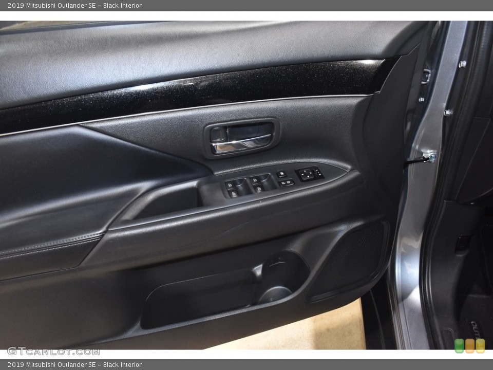 Black Interior Door Panel for the 2019 Mitsubishi Outlander SE #140223724