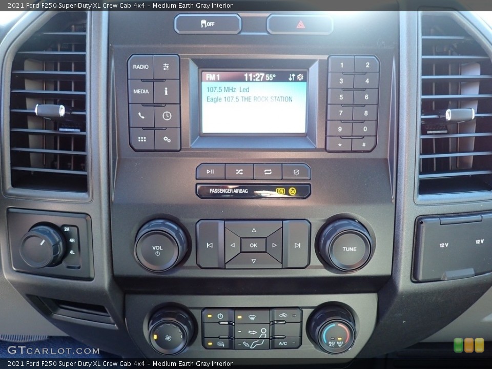 Medium Earth Gray Interior Controls for the 2021 Ford F250 Super Duty XL Crew Cab 4x4 #140260499