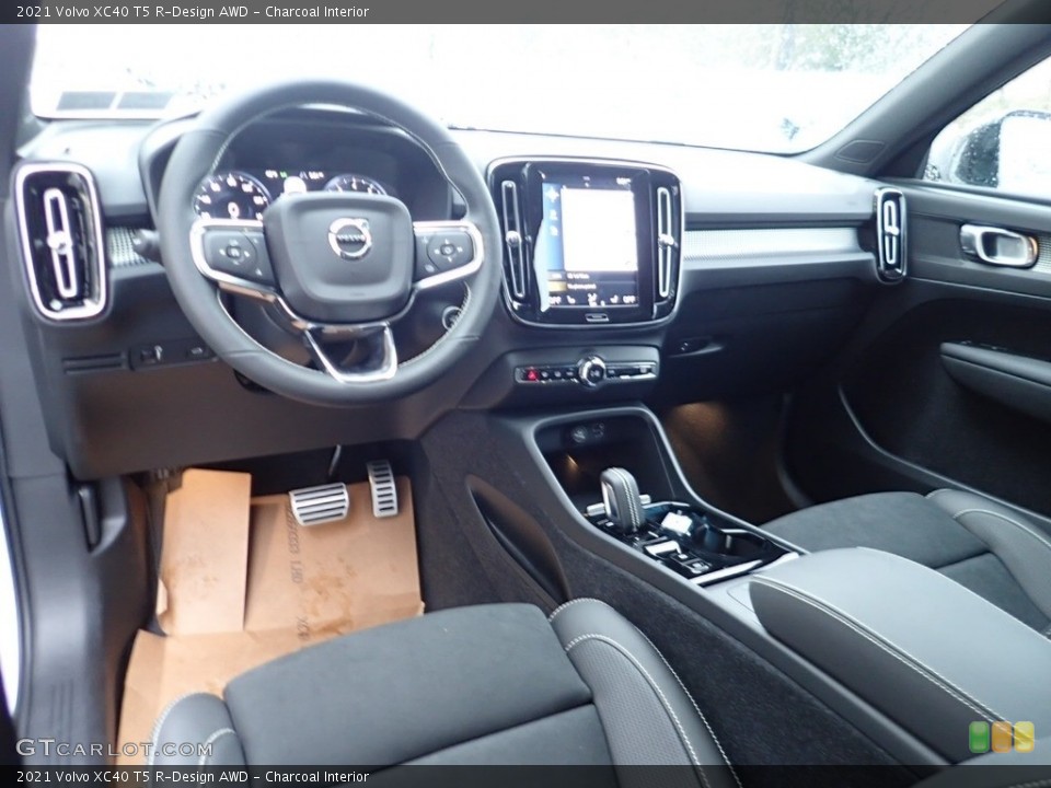 Charcoal Interior Photo for the 2021 Volvo XC40 T5 R-Design AWD #140318428