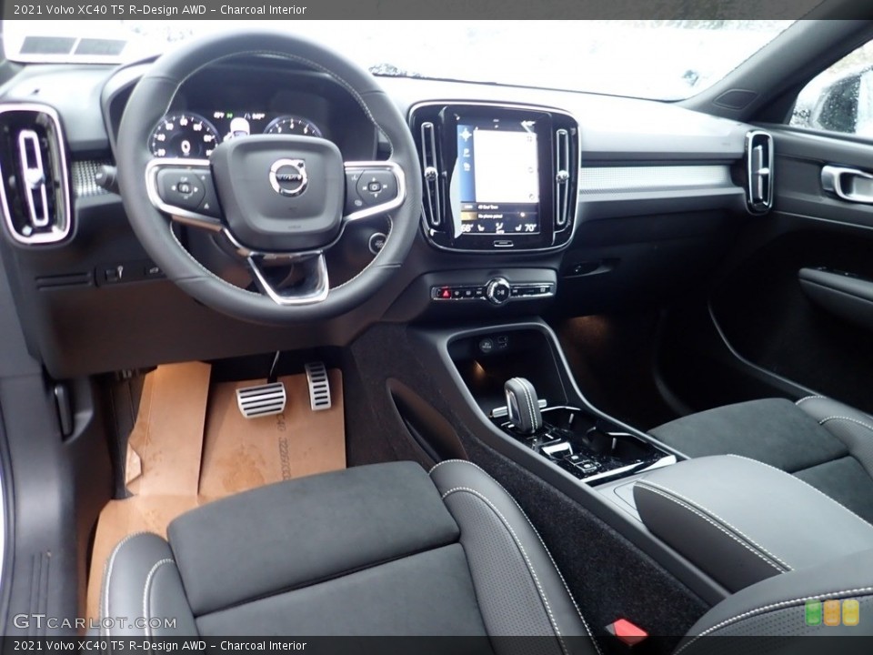 Charcoal Interior Photo for the 2021 Volvo XC40 T5 R-Design AWD #140324478
