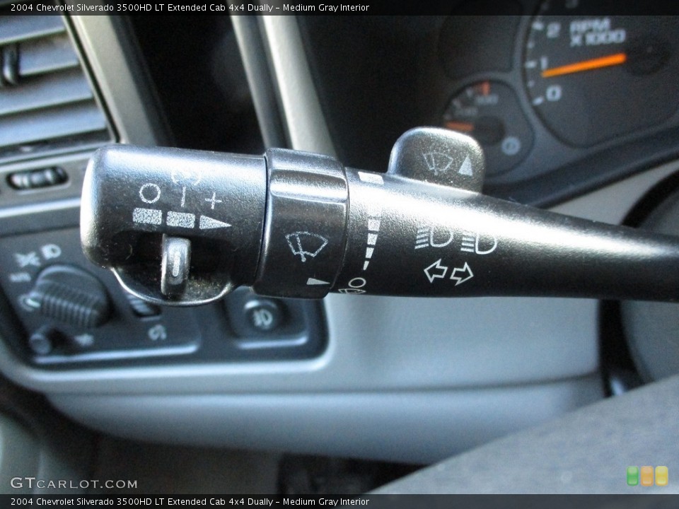 Medium Gray Interior Controls for the 2004 Chevrolet Silverado 3500HD LT Extended Cab 4x4 Dually #140338107