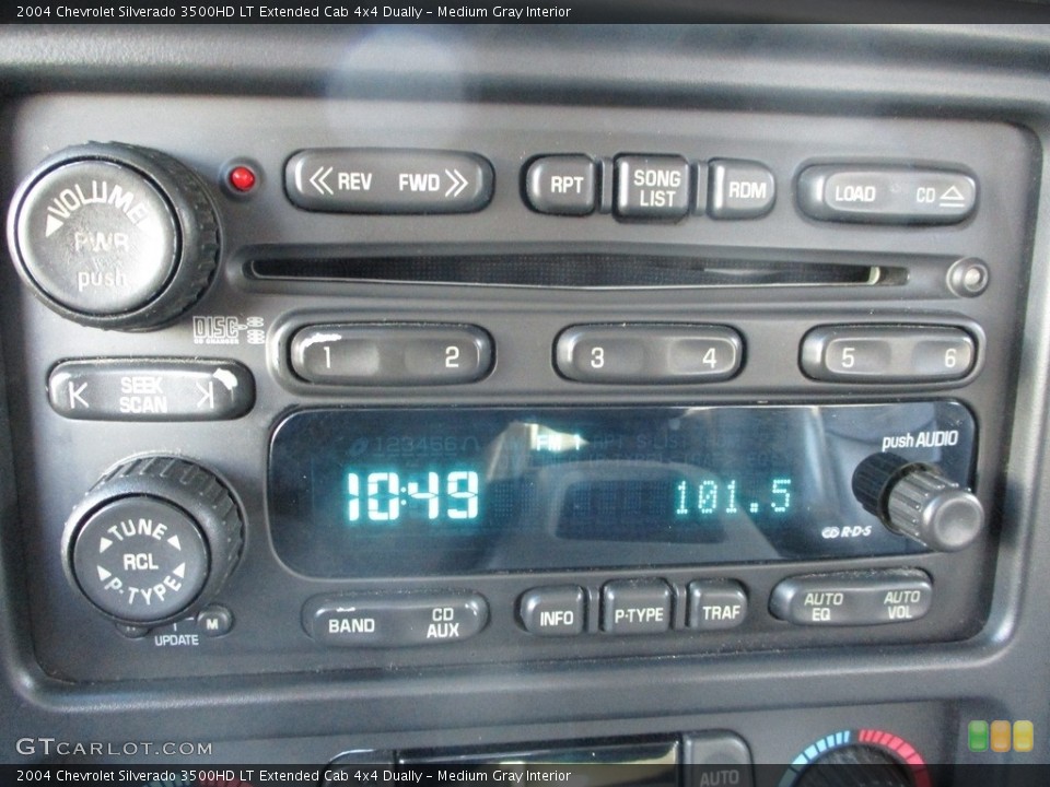 Medium Gray Interior Controls for the 2004 Chevrolet Silverado 3500HD LT Extended Cab 4x4 Dually #140338143