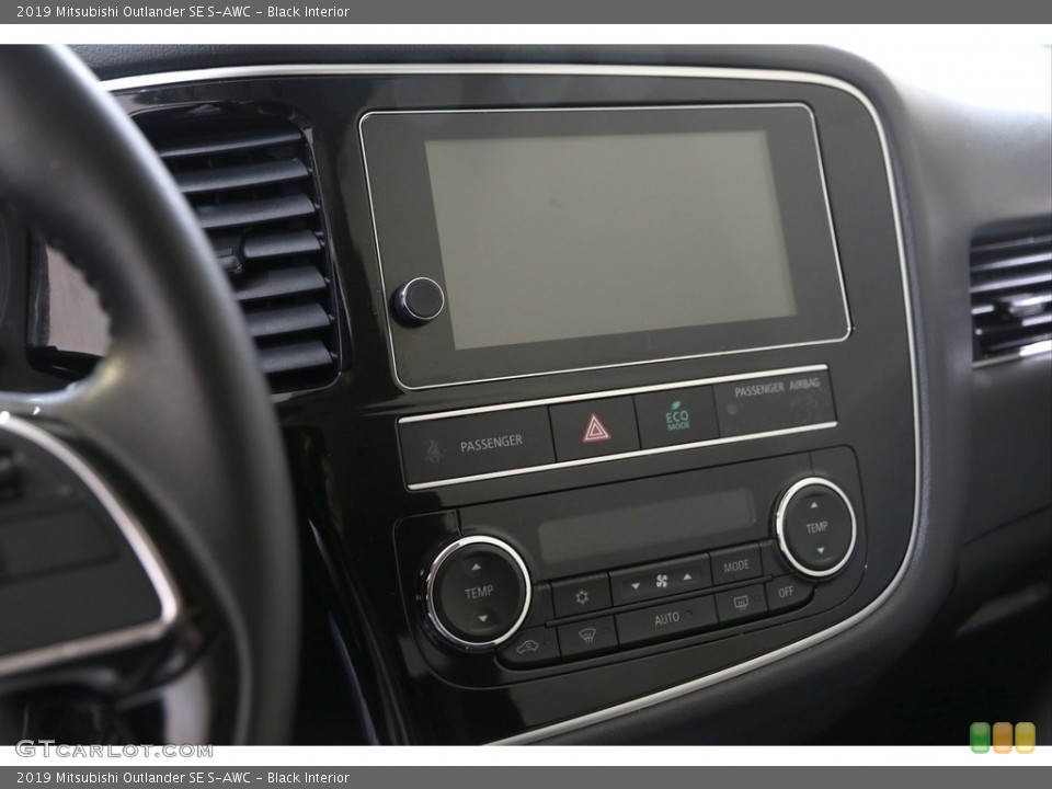 Black Interior Controls for the 2019 Mitsubishi Outlander SE S-AWC #140358477