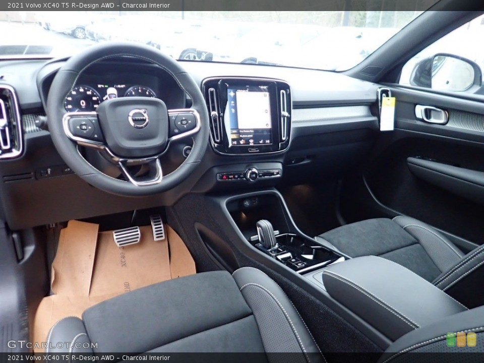 Charcoal Interior Photo for the 2021 Volvo XC40 T5 R-Design AWD #140425002