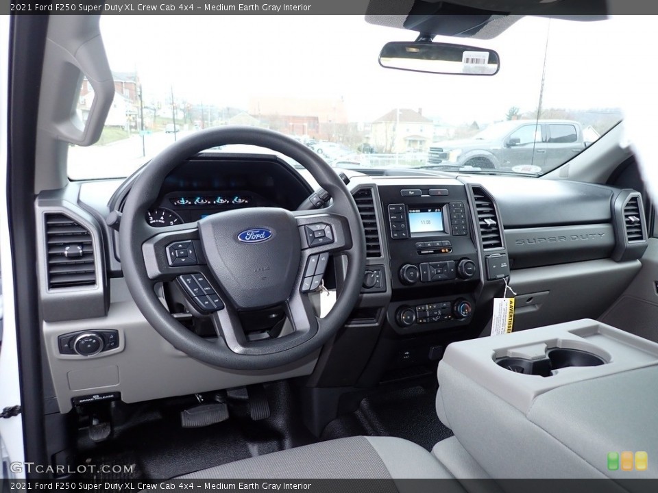 Medium Earth Gray Interior Photo for the 2021 Ford F250 Super Duty XL Crew Cab 4x4 #140456908
